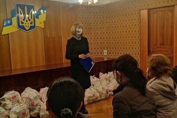 Родинам учасників АТО вручили продуктові набори
