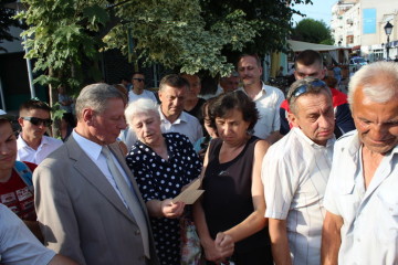 Микола Романюк зустрівся з лучанами для обговорення питання реконструкції вулиці Лесі Українки