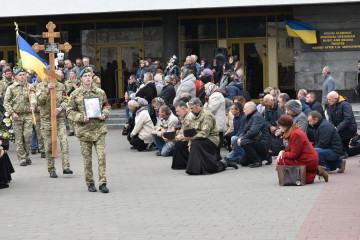 Лучани попрощались із загиблим військовослужбовцем