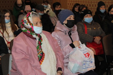 Родинам, які потребуюють соціальної допомоги, вручили продуктові набори