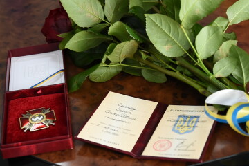 Міський голова Ігор Поліщук вручив мамі загиблого Героя орден сина