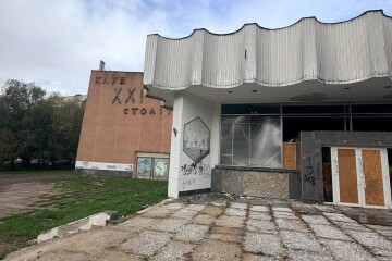 Занедбана будівля колишнього клубу &laquo;21 століття&raquo; у Луцьку: необхідно терміново обмежити доступ