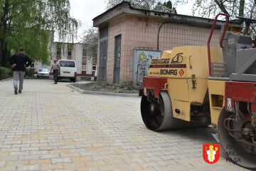 У Луцьку триває ремонт доріг та прибудинкових територій