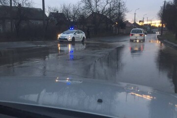 Через аварійний порив водогону в районі вулиці Карпенка-Карого тимчасово відсутня вода 
