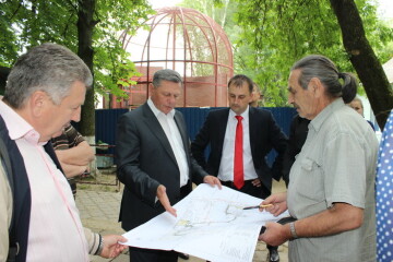  Микола Романюк ознайомився з ходом будівельних робіт у Луцькому зоопарку