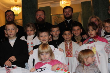      Понад 30 дітей отримали вишиванки з нагоди свята Покрови Пресвятої Богородиці