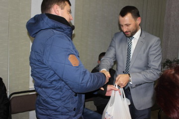Заступник міського голови Сергій Григоренко привітав учасників АТО, які мешкають на території Прилуцької сільської ради