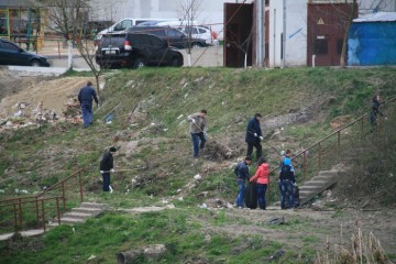 У Луцьку прибирали водоохоронну зону річки Сапалаївка