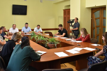 Під час пресконференції розповіли про причини звільнення тренера-викладача з плавання Володимира Самчука