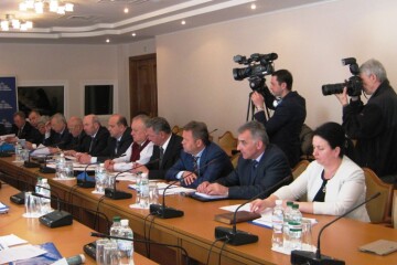 Міський голова Микола Романюк взяв участь у парламентських слуханнях з обговорення внесення змін до Конституції України та засіданні Правління Асоціації міст України