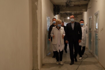 Міський голова Ігор Поліщук ознайомився із ходом ремонтних робіт у КП «Луцька міська клінічна лікарня»