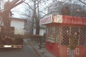 У Луцьку триває демонтаж незаконно розміщених споруд