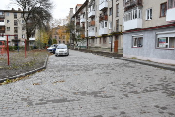 Ще дві прибудинкові території капітально відремонтували