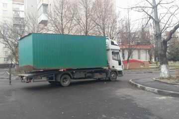 Розпочато демонтаж незаконно розміщених металевих конструкцій на пр-ті Соборності, 6