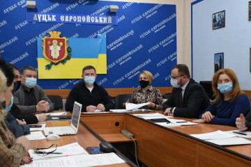 Сьогодні депутати працювали у постійних комісіях