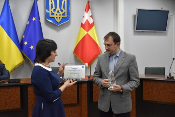 Оперативна нарада розпочалася із вручення відзнак