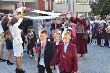 Міський голова Микола Романюк привітав учнів ЗОШ № 3 з початком нового навчального року