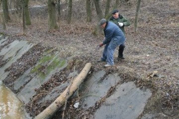 У рамках «Екологічного кварталу» очистили  від сміття прибережну зону річки Жидувка 