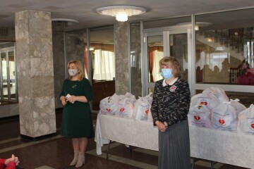 Родинам, які потребують особливої соціальної підтримки, вручили продуктові набори
