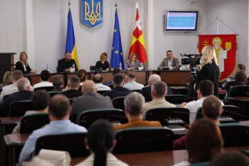 Протягом квітня до відділу комунікацій &laquo;15-80&raquo; надійшло майже три тисячі звернень громадян