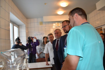 У Луцькому клінічному пологовому будинку з’явився новий інкубатор для новонароджених 