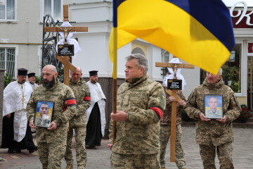 Луцька громада попрощалася з двома загиблими на війні Героями Леонідом Бондаруком та Миколою Яцюком