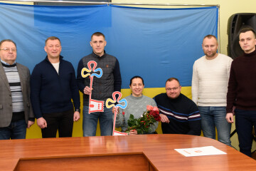  У Луцьку двом провідним спортсменам вручили ключі та ордери на  квартири