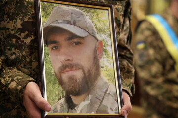 У Луцьку попрощалися із Героєм Тарасом Пархомуком