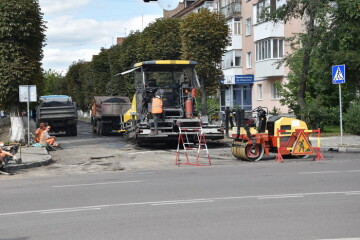 У Луцьку ремонтують дороги та прибудинкові території