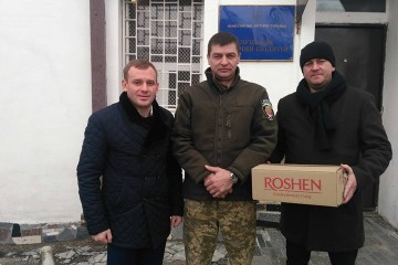 Представники міської ради привітали з днем Святого Миколая неповнолітніх у Луцькому слідчому ізоляторі