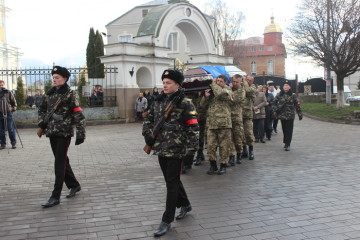 Лучани провели в останню путь військовослужбовця Віктора Мельничука