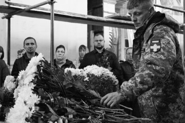 Луцька громада провела в останню дорогу загиблого Героя Юрія Сапожника 