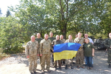 Делегація з Луцька на чолі з міським головою Миколою Романюком  відвідала лучан та волинян, які  служать в  зоні АТО