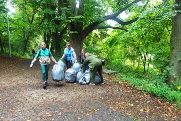 У Луцьку в межах Всесвітнього дня прибирання &laquo;World Cleanup Day 2026&raquo; впорядкували прибережну смугу річок Стир і Сапалаївка