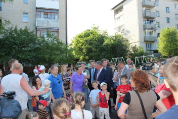 У Луцьку капітально відремонтовано ще одну прибудинкову територію