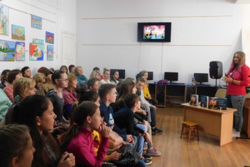  Анастасія Нікуліна  презентувала книгу “Зграя”