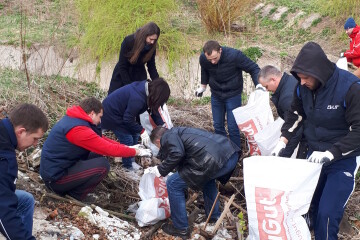 Лучани взяли участь у толоці на берегах річки Жидувка