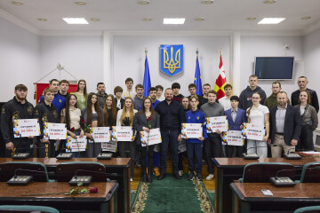 Міський голова Ігор Поліщук вручив сертифікати на отримання стипендій кращим спортсменам громади