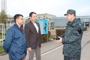 Депутати міської ради разом з волонтерами передали військовим комплекти форми