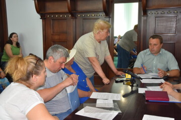     Продавці квітів висловили пропозицію про розміщення квіткового ринку біля обласної філармонії