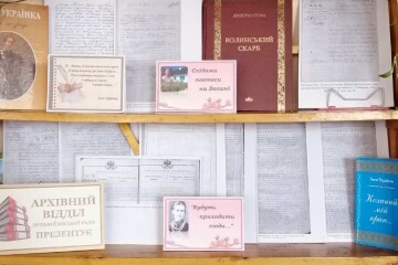 У Бібліотеці-філії №3 для дорослих діє виставка архівних документів “Уклін безсмертній славній жінці — величній Лесі Українці”