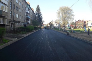 Проведено асфальтування дворів прибудинкових територій на вулиці Львівській, 61, 61а, 61б