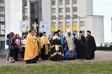 Лучани спільною молитвою розпочали святкування Дня Незалежності