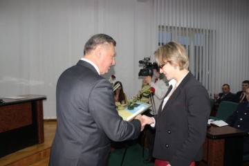 Міський голова Микола Романюк розпочав нараду із вручення відзнак