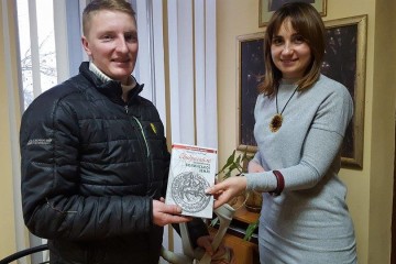 Пораненому бійцю АТО Сергію Федотову передали гроші на лікування