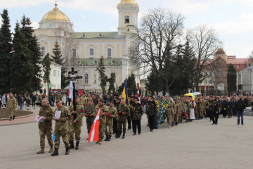Лучани попрощалися з Героєм Романом Луцюком
