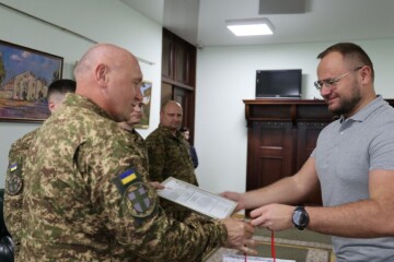 Міський голова Ігор Поліщук вручив подяки нацгвардійцям військової частини 1141
