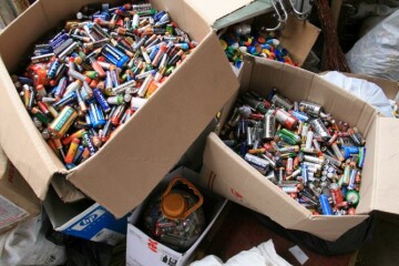 Протягом двох років у Луцьку зібрали більше чотирьох тон відпрацьованих батарейок та акумуляторів