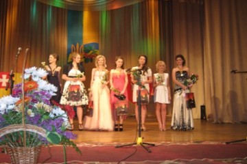 Міський голова Микола Романюк вручив луцьким випускникам медалі