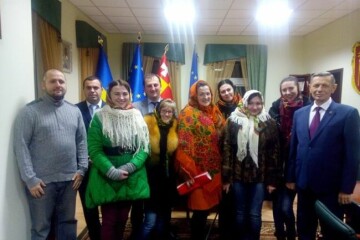 Благодійна  коляда у виконанні журналістів лунала у міській раді